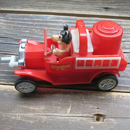 DURHAM社の、ミッキーマウス消防車です。
