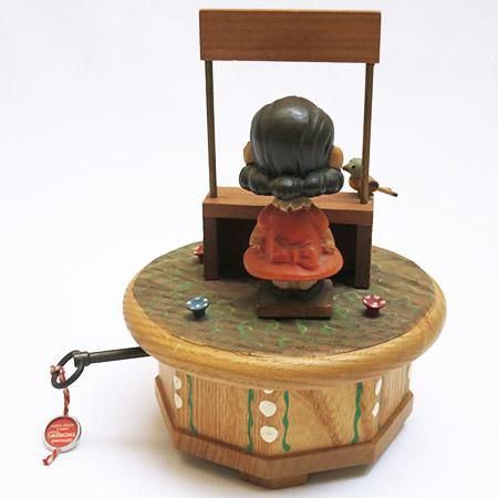 イタリアのアンリ社、ルーシー