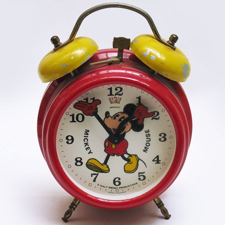 1960年代頃の BRADREY ミッキーマウス 手巻目覚まし時計です。