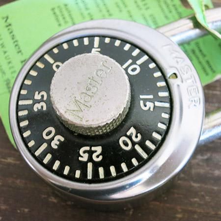 ネット決済・配送】Master Lock padlock 1502 薄かっ マスターロック 鍵 南京錠 アメリカ製 made in