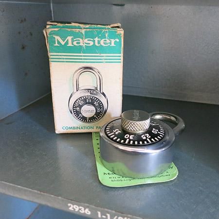 ネット決済・配送】Master Lock padlock 1502 薄かっ マスターロック 鍵 南京錠 アメリカ製 made in