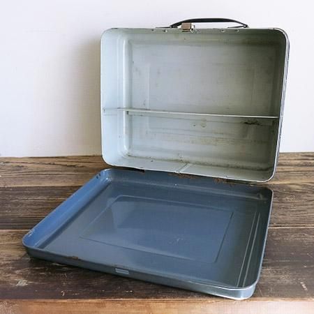 ヴィンテージ メタル ランチボックスです。