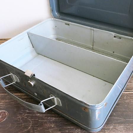 ヴィンテージ メタル ランチボックスです。