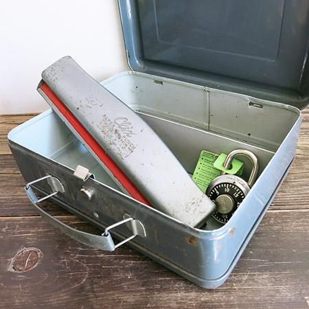 ヴィンテージ メタル ランチボックスです。