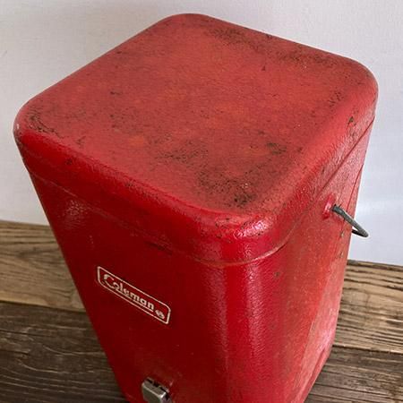 コールマン ガルウィング メタルケース レッドです。