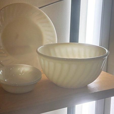 ファイヤーキング スワールシリーズより、アイボリーカラー