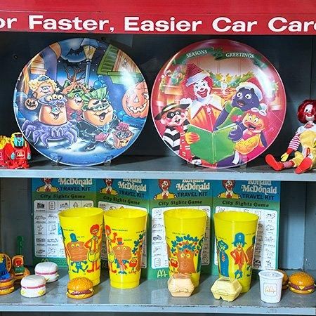 1995年製造、マクドナルド プラスチック製プレートです。