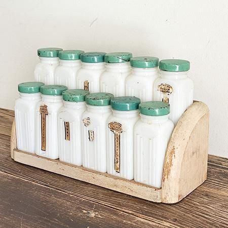 GRIFFITHS グリフィス ミルクガラス スパイスボトル＆ラックです。