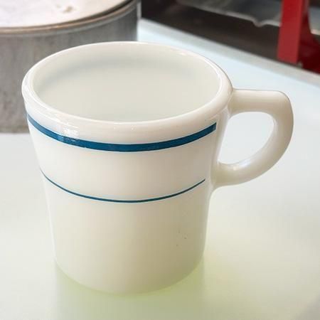 パイレックスより、ブルーバンド マグです。小ぶりサイズのマグカップ
