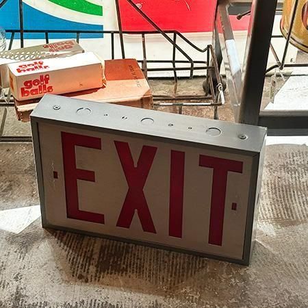 ヴィンテージ EXIT サインです。