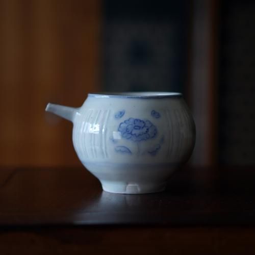 安南彫花文片口酒器 陶芸家 鈴木まどか Galleryてとて 安南彫花文片口酒器 陶芸家 鈴木まどか Galleryてとて