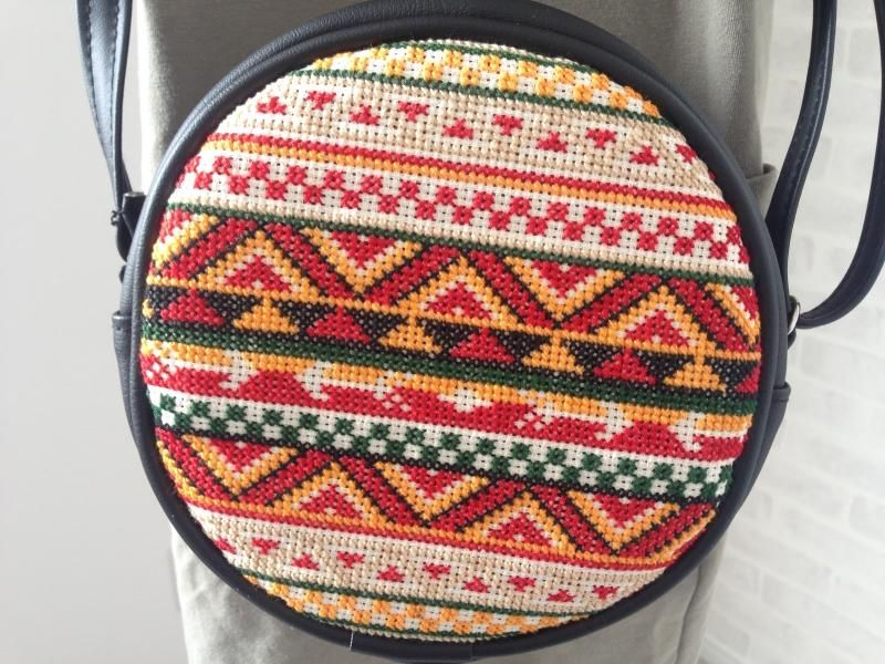 まんまる刺繍バッグ(黒) - パレスチナ・アマル | パレスチナ まんまる刺繍バッグ(黒) - パレスチナ・アマル | パレスチナ
