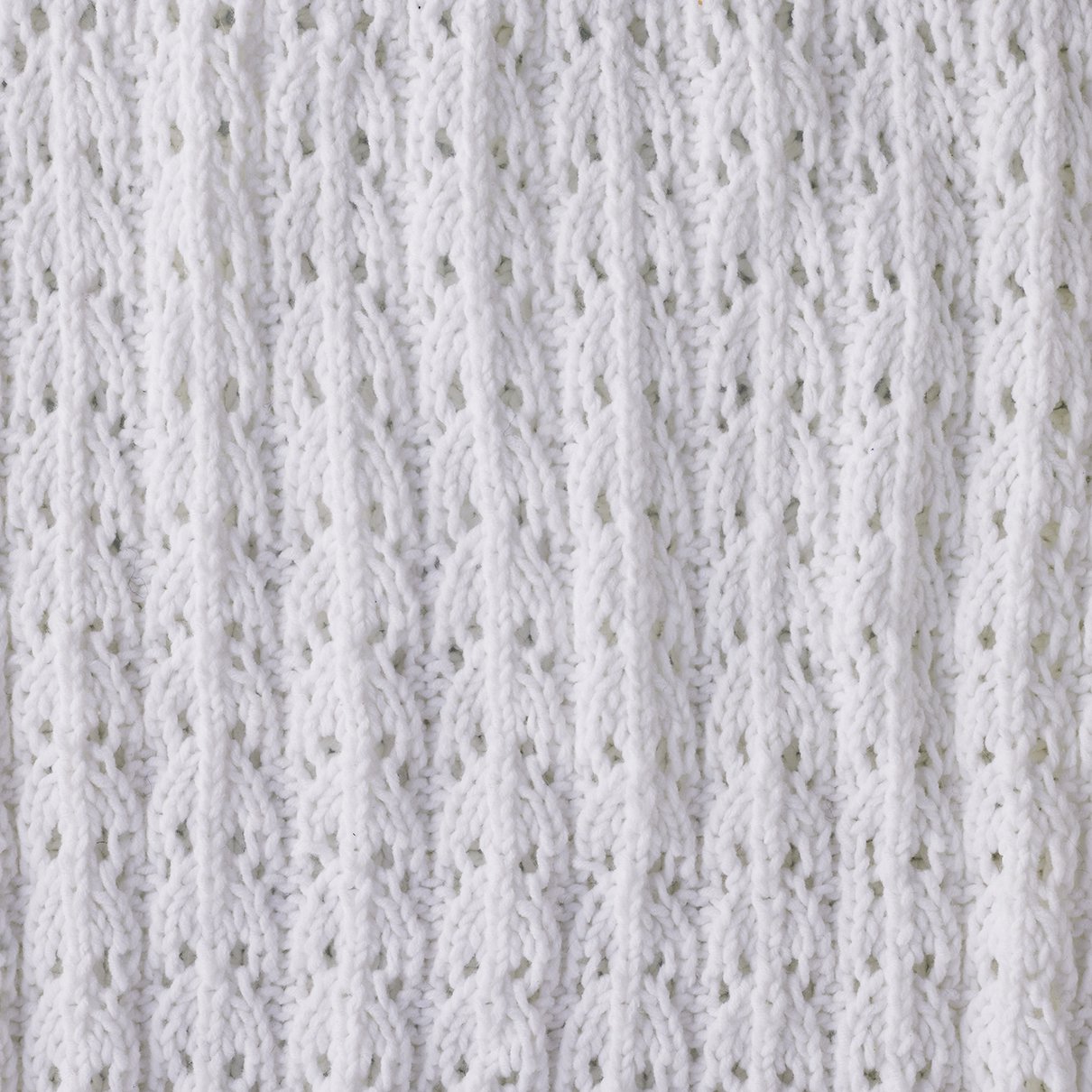 透かし編みのフリル袖プルオーバー