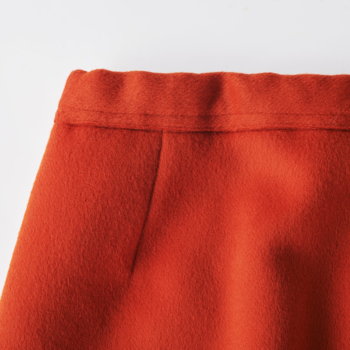 オレンジのフェルトのスカート（製品）