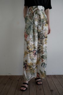 <img class='new_mark_img1' src='https://img.shop-pro.jp/img/new/icons38.gif' style='border:none;display:inline;margin:0px;padding:0px;width:auto;' />tropical wide pants<br>[WHITE]