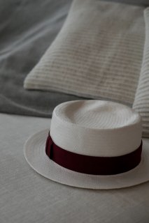 <img class='new_mark_img1' src='https://img.shop-pro.jp/img/new/icons8.gif' style='border:none;display:inline;margin:0px;padding:0px;width:auto;' />white straw hat<br>[WHITE]<br><s><font color="red">4900</s>2450<br>50%OFF</font>