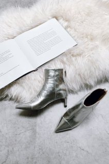 <img class='new_mark_img1' src='https://img.shop-pro.jp/img/new/icons38.gif' style='border:none;display:inline;margin:0px;padding:0px;width:auto;' />Shiny Pointed Toe Bootie<br>[L][サンプル品][B品]<s><font color="red">12000円</s>→2400円<br>80%OFF</font>