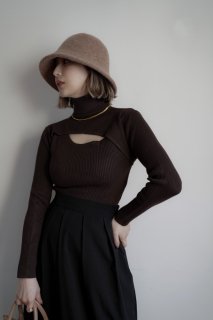 <img class='new_mark_img1' src='https://img.shop-pro.jp/img/new/icons8.gif' style='border:none;display:inline;margin:0px;padding:0px;width:auto;' />Cut Out Turtle Neck Tops<br>[KHAKI/BROWN/BLACK]