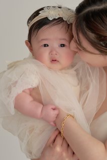 <img class='new_mark_img1' src='https://img.shop-pro.jp/img/new/icons56.gif' style='border:none;display:inline;margin:0px;padding:0px;width:auto;' />MARQUE Baby Flower HeadBand<br>[WHITE]