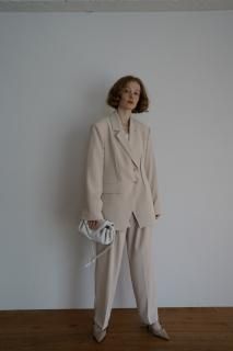 <img class='new_mark_img1' src='https://img.shop-pro.jp/img/new/icons8.gif' style='border:none;display:inline;margin:0px;padding:0px;width:auto;' />Back Open Jacket & Slacks Set up[OFFWHITE/BLACK]<s><font color="red">28500</s>1425050%OFF</font>