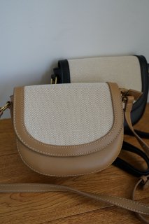 <img class='new_mark_img1' src='https://img.shop-pro.jp/img/new/icons8.gif' style='border:none;display:inline;margin:0px;padding:0px;width:auto;' />Canvas Shoulder Bag<br>[BEIGE/BLACK]
