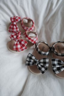 <img class='new_mark_img1' src='https://img.shop-pro.jp/img/new/icons8.gif' style='border:none;display:inline;margin:0px;padding:0px;width:auto;' />MARQUE Baby Check Ribbon Sandal [BLACK/RED][13cm]