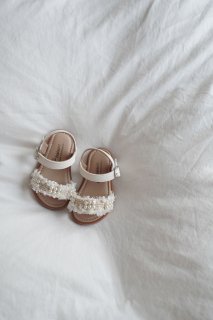 <img class='new_mark_img1' src='https://img.shop-pro.jp/img/new/icons8.gif' style='border:none;display:inline;margin:0px;padding:0px;width:auto;' />MARQUE Baby Tweed Pearl Sandal [WHITE][13cm]