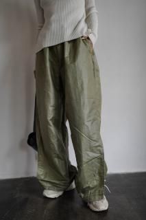 <img class='new_mark_img1' src='https://img.shop-pro.jp/img/new/icons8.gif' style='border:none;display:inline;margin:0px;padding:0px;width:auto;' />Nylon Design Pants<br>[KHAKI/BLACK]
