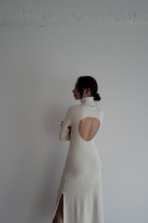 Back Open Lib Knit One-piece<br>[OFFWHITE/BLACK]