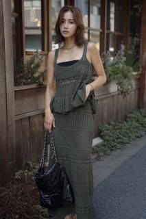 <img class='new_mark_img1' src='https://img.shop-pro.jp/img/new/icons8.gif' style='border:none;display:inline;margin:0px;padding:0px;width:auto;' />Crochet Tops & Skirt Set Up<br>[KHAKI/BLACK]