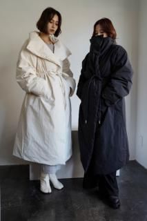 <img class='new_mark_img1' src='https://img.shop-pro.jp/img/new/icons8.gif' style='border:none;display:inline;margin:0px;padding:0px;width:auto;' />Long Down Coat<br>[OFFWHITE/BLACK]