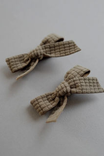 <img class='new_mark_img1' src='https://img.shop-pro.jp/img/new/icons8.gif' style='border:none;display:inline;margin:0px;padding:0px;width:auto;' />3 Design Brown Ribbon Hair Clip 2set<br>[]<s><font color="red">1800</s>720<br>60%OFF</font>

