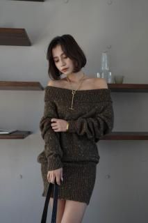 <img class='new_mark_img1' src='https://img.shop-pro.jp/img/new/icons8.gif' style='border:none;display:inline;margin:0px;padding:0px;width:auto;' />Off Shoulder Knit One-piece<br>[KHAKI/RED]
