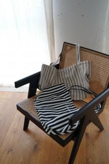 <img class='new_mark_img1' src='https://img.shop-pro.jp/img/new/icons8.gif' style='border:none;display:inline;margin:0px;padding:0px;width:auto;' />Big Cotton Stripe Bag<br>[BLACK/BEIGE]