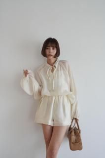 <img class='new_mark_img1' src='https://img.shop-pro.jp/img/new/icons8.gif' style='border:none;display:inline;margin:0px;padding:0px;width:auto;' />Volume Sleeve Tops & Pants Set Up<br>[WHITE/BROWN]