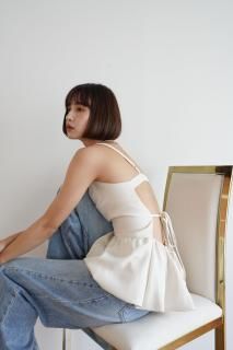 <img class='new_mark_img1' src='https://img.shop-pro.jp/img/new/icons8.gif' style='border:none;display:inline;margin:0px;padding:0px;width:auto;' />Back Open Camisole Tops<br>[OFFWHITE/BLACK]