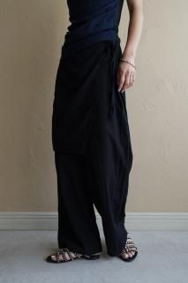 <img class='new_mark_img1' src='https://img.shop-pro.jp/img/new/icons8.gif' style='border:none;display:inline;margin:0px;padding:0px;width:auto;' />Layered Wrap Pants<br>[WHITE/BLACK]