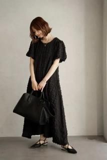 <img class='new_mark_img1' src='https://img.shop-pro.jp/img/new/icons38.gif' style='border:none;display:inline;margin:0px;padding:0px;width:auto;' />Emboss Long One-piece<br>[BLACK][ץ]<s><font color="red">12000</s>600050%OFF</font>