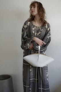 <img class='new_mark_img1' src='https://img.shop-pro.jp/img/new/icons38.gif' style='border:none;display:inline;margin:0px;padding:0px;width:auto;' />Paisley Long One-piece<br>[NAVY][ץ]<s><font color="red">13800</s>552060%OFF</font>