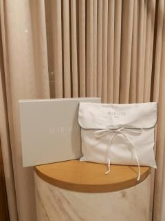 <img class='new_mark_img1' src='https://img.shop-pro.jp/img/new/icons8.gif' style='border:none;display:inline;margin:0px;padding:0px;width:auto;' />Marque Original Gift Pouch & Box