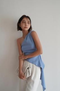 <img class='new_mark_img1' src='https://img.shop-pro.jp/img/new/icons8.gif' style='border:none;display:inline;margin:0px;padding:0px;width:auto;' />Asymmetric Drape One-Shoulder Tops[BLUE/BLACK]