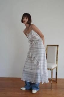 <img class='new_mark_img1' src='https://img.shop-pro.jp/img/new/icons38.gif' style='border:none;display:inline;margin:0px;padding:0px;width:auto;' />Twist Check Frill One-piece<br>[WHITE][B]<s><font color="red">6900</s>345050%OFF</font>