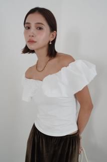 <img class='new_mark_img1' src='https://img.shop-pro.jp/img/new/icons8.gif' style='border:none;display:inline;margin:0px;padding:0px;width:auto;' />Off Shoulder Volume Sleeve Top[BLACK/WHITE]