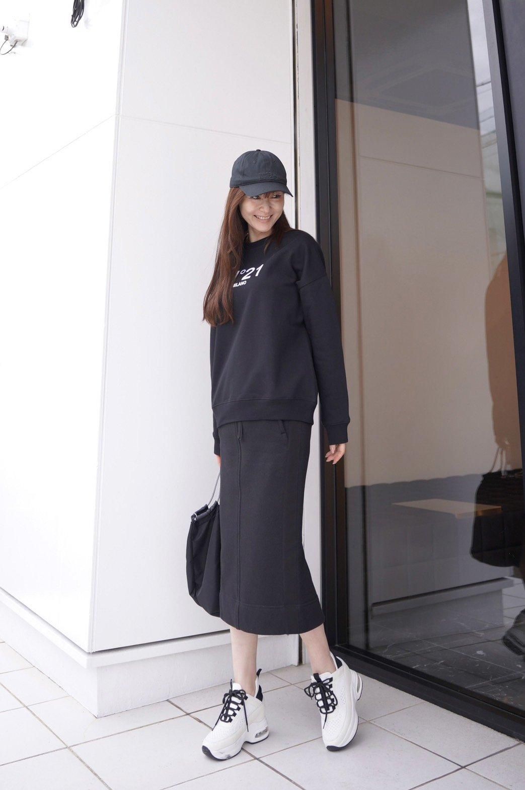 美品 ヌメロヴェントゥーノ フェザースカート 黒 38 N21 ヌメロヴェントゥーノ】スカート | BRAND,N21（ヌメロ