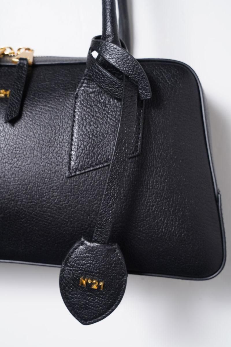 N°21 ヌメロヴェントゥーノ ブラック ボディバッグ 新品タグ付 N°21 ヌメロヴェントゥーノ ショルダーバッグ ブラック