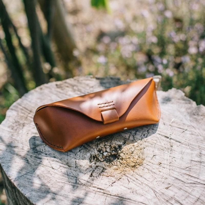 イタリアンレザーを使った大きめのメガネケース | ハンドメイド革小物