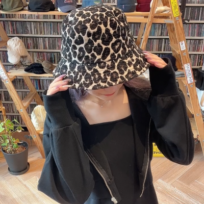 <img class='new_mark_img1' src='https://img.shop-pro.jp/img/new/icons13.gif' style='border:none;display:inline;margin:0px;padding:0px;width:auto;' />Leo Carpet Hat