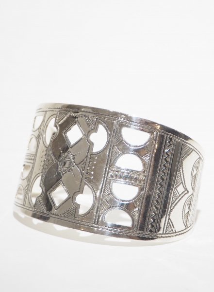 <img class='new_mark_img1' src='https://img.shop-pro.jp/img/new/icons20.gif' style='border:none;display:inline;margin:0px;padding:0px;width:auto;' />[TOUAREG SILVER] BANGLE-20