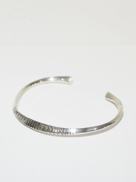 <img class='new_mark_img1' src='https://img.shop-pro.jp/img/new/icons14.gif' style='border:none;display:inline;margin:0px;padding:0px;width:auto;' />[TOUAREG SILVER] BANGLE-24