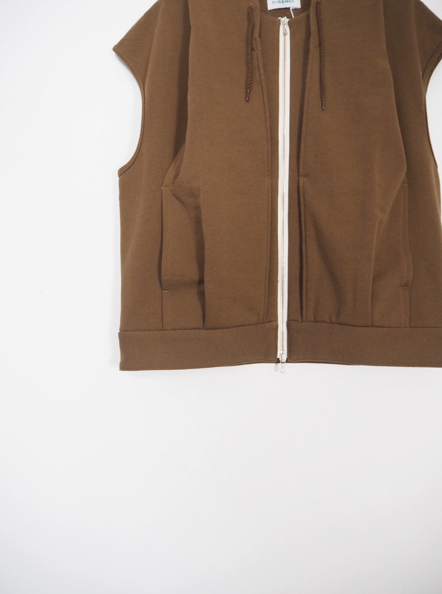 DIGAWEL]×URU TOKYO HOODIE VEST -BROWN-